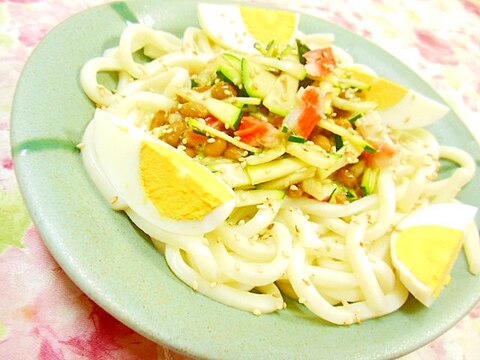 ❤ズッキーニとカニかまと卵と納豆の冷製うどん❤